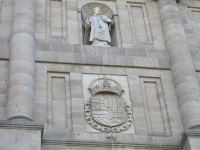 royal insignia on building